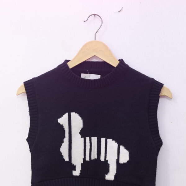 Graphic Knit Vest with Animal Motif